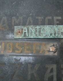 Chyba ve jméně na pomnníku